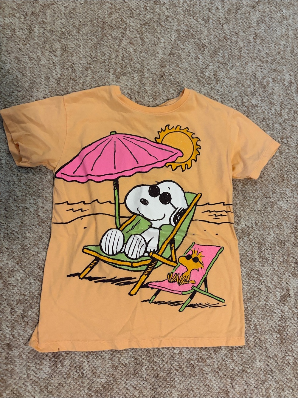 4/$12 Girls Peanuts Snoopy Orange Tee with Pink Beach Graphic - size L